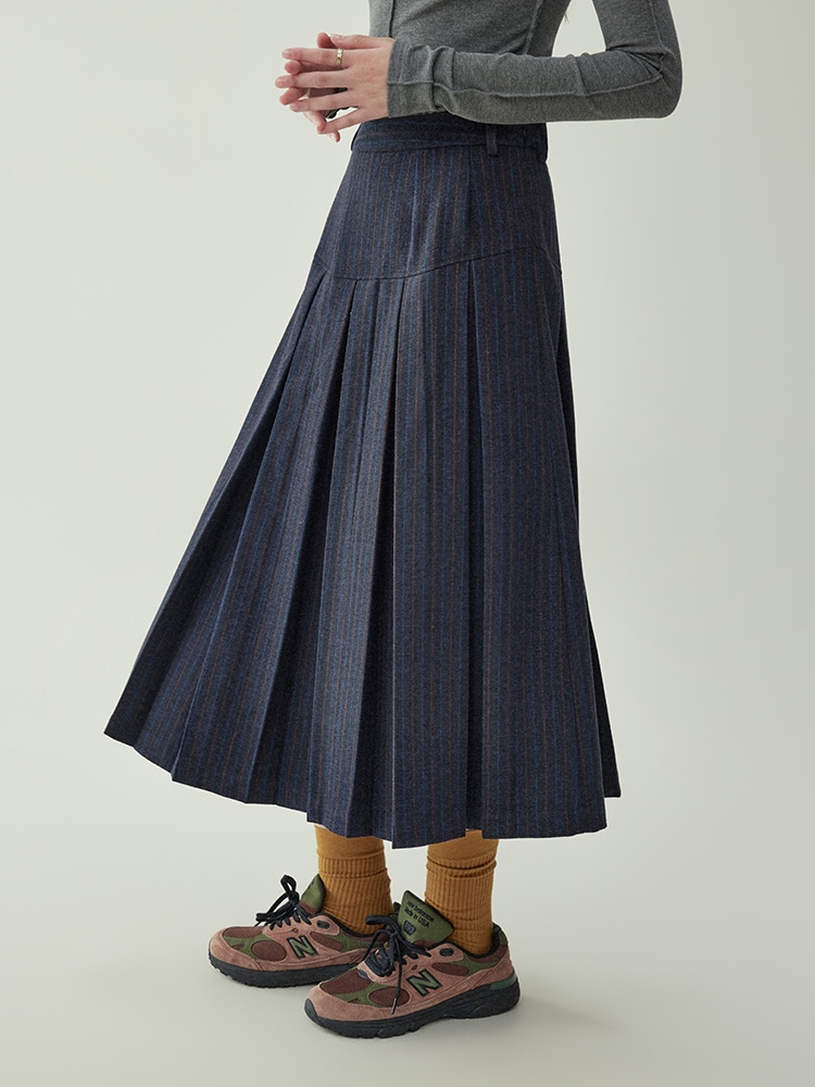 レトロな青いストライプのスカート