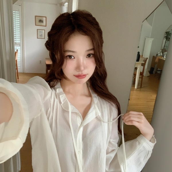 （ピンタレスト風ムード／彼女感コーデ／華奢見えシルエット）フリルストラップ タック入りブラウス bs8617