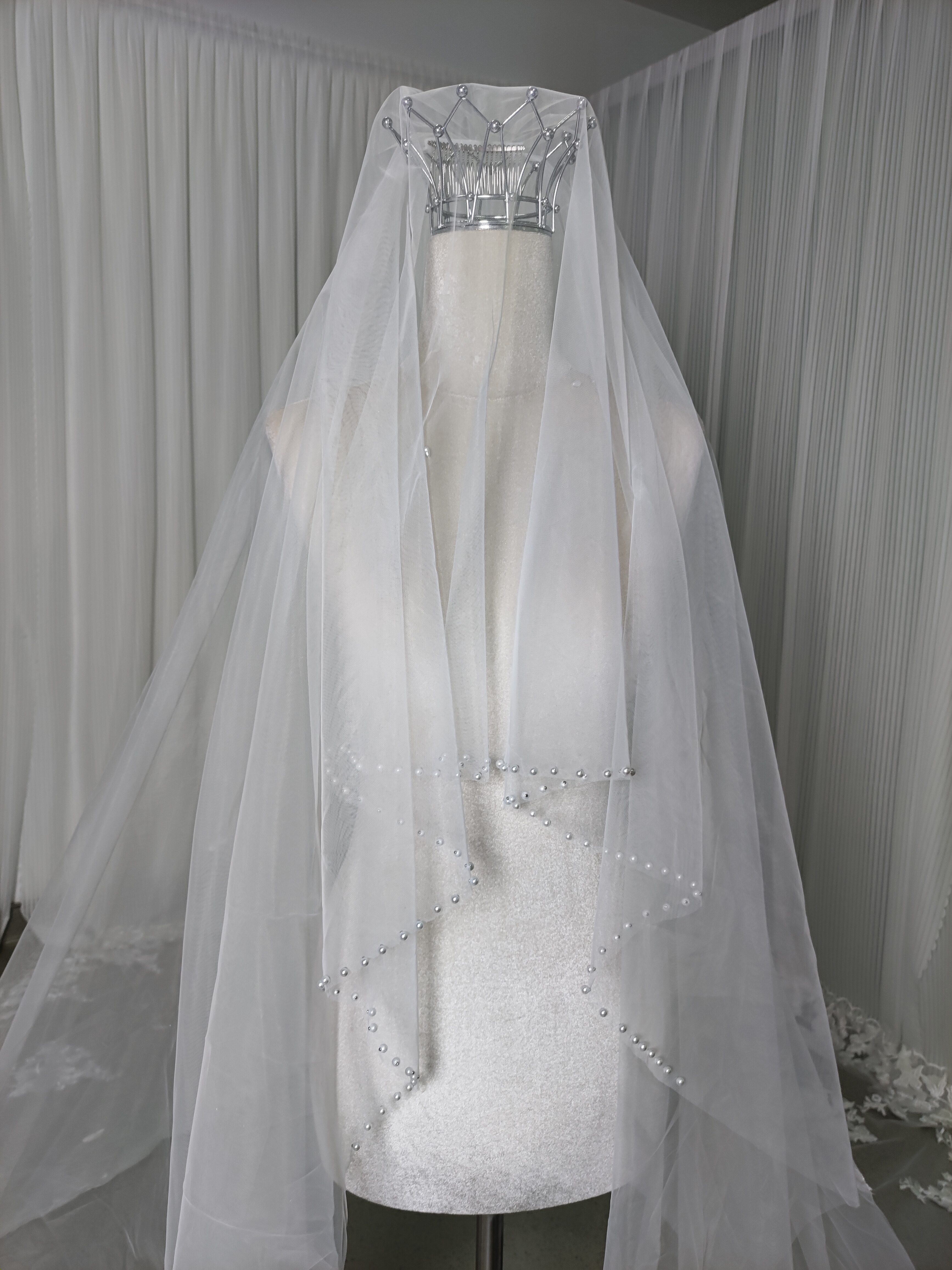 ウエディングドレス ホワイト クラシカル ソフトチュール 豪華！ 結婚式 ロングベール