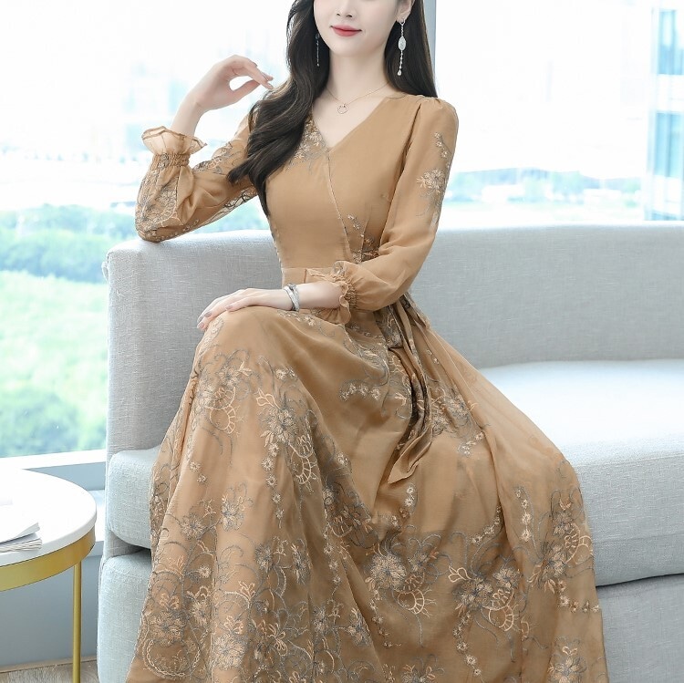 Vネックワンピース ベージュ ワンピース スリム 細身 ストレート スマート かわいい きれいめ