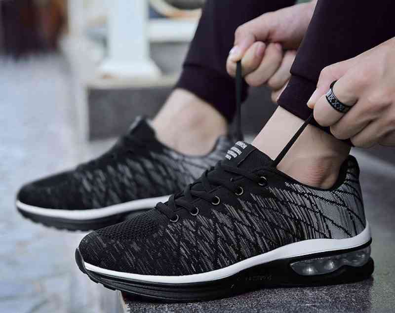 スニーカー メンズ かかとなし ランニング 幅広 軽量 疲れない 厚底 黒 靴紐 4E おしゃれ ローカット 高い 夏 ブラック ウォーキング 靴 ハイカット 冬 結ばない ホワイト 秋 ブランド マ