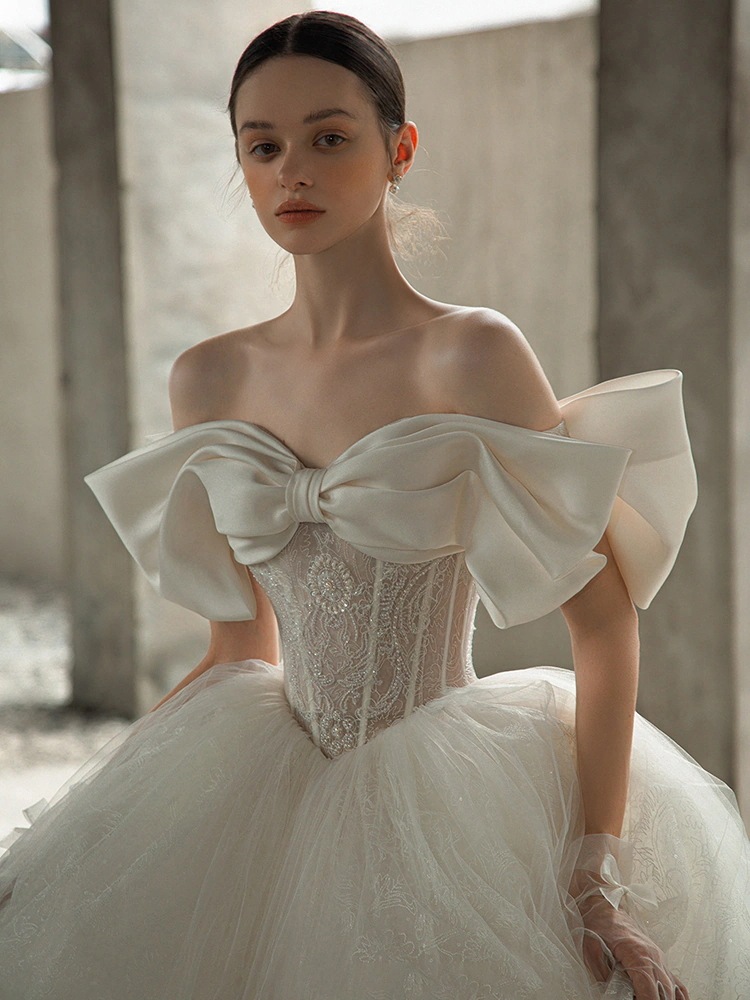 2025年花嫁のためのワンショルダーウェディングドレスエレガントなメインガーゼの質感宮殿スタイル豪華なロングトレーン