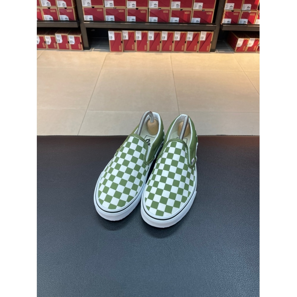 Vans (ユニセックス) クラシックスリッポンスニーカー (カラーセオリーチェッカーボードペスト) (VN000D03CIB)