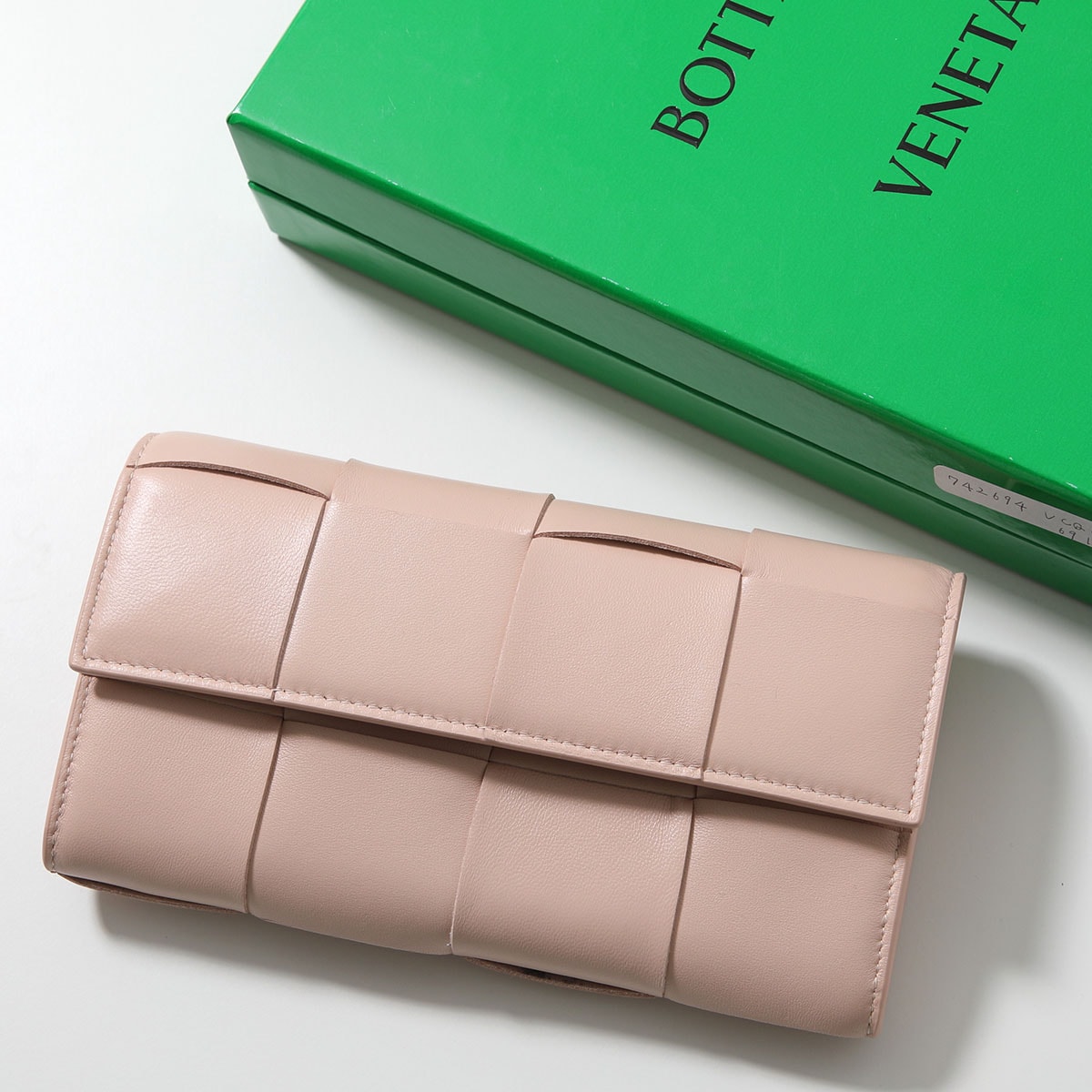BOTTEGA VENETA ボッテガヴェネタ 長財布 742694 VCQC4 レディース マキシイントレ カセット レザー 二つ折り フラップ 742694VCQC46917
