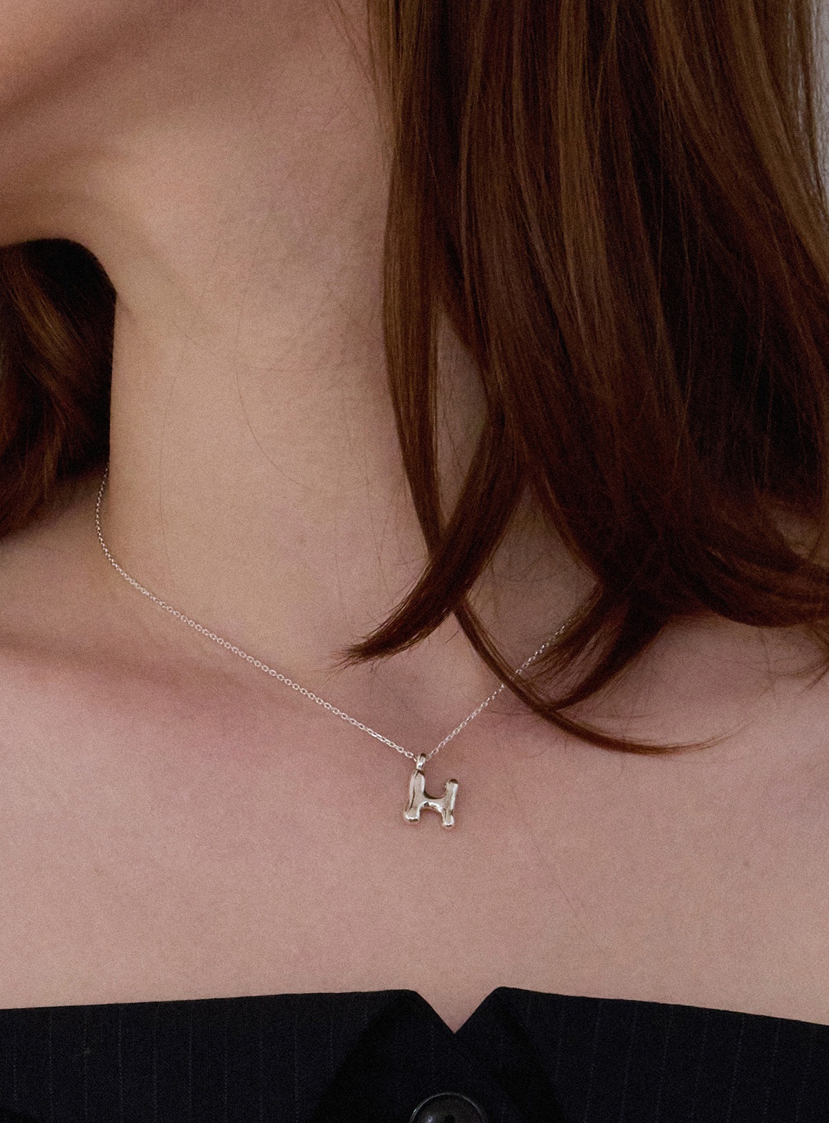 【メガ割 最大30％OFF】925シルバー バブルレターイニシャルネックレス自分らしさを彩る1文字ジュエリー