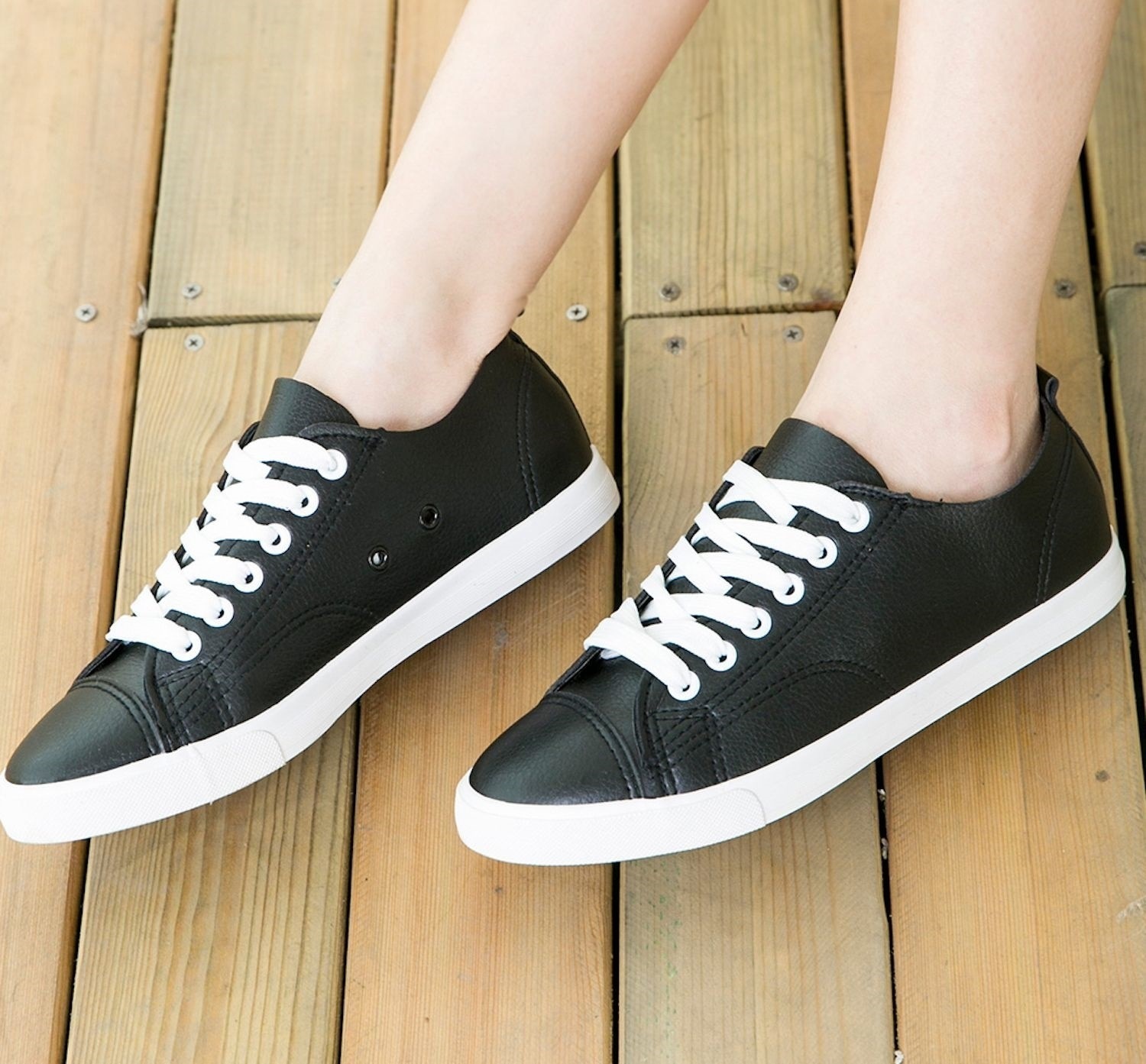 スリッポン スニーカー ランキング ブランド レザー 冬 あったか ボア 革 春 24.5 歩きやすい グレー 黒 レディース ピンク 白 幅広 軽い ハイカット 夏 5E 疲れない ブランド 軽量