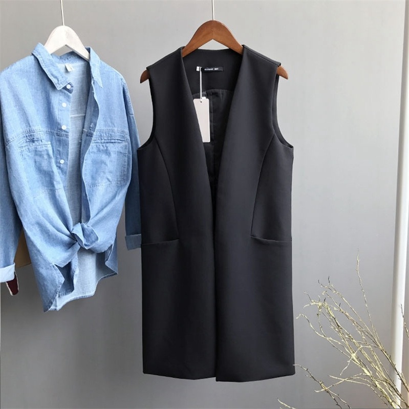 トップス ベスト ジル ミディアム丈 袖なし Vネック 前開き ポケット かわいい 大人可愛い きれいめ シンプル 上品 おしゃれ かっこいい レトロ きちんと こなれ感 個性的 主役級 存在感