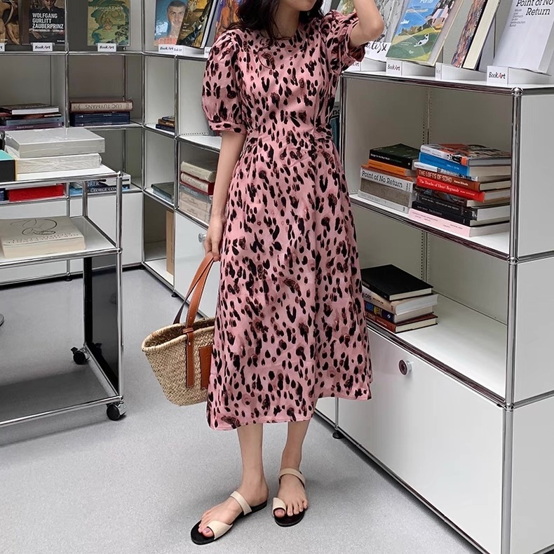 レディース ワンピース ロングワンピース ヒョウ柄ワンピース ワンピースドレス ミモレ ロング 半袖 パフスリーブ ラウンドネック Aライン ハイウエスト かわいい 大人可愛い カジュアル おしゃれ