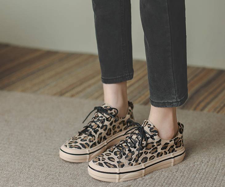 スニーカー ヒョウ柄 シューズ 靴 フラット ラウンドトゥ 歩きやすい 走れる キャンバス 大人 可愛い シンプル カジュアル かっこいい オールシーズン 普段使い お出かけ デート アウトドア 6,273円