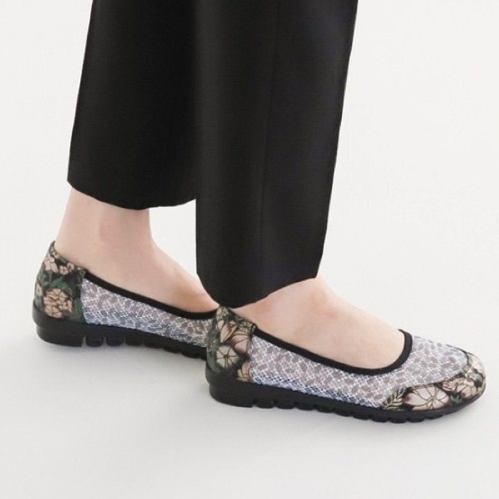 [Ninas Paris] フラワーラインクールメッシュローファー