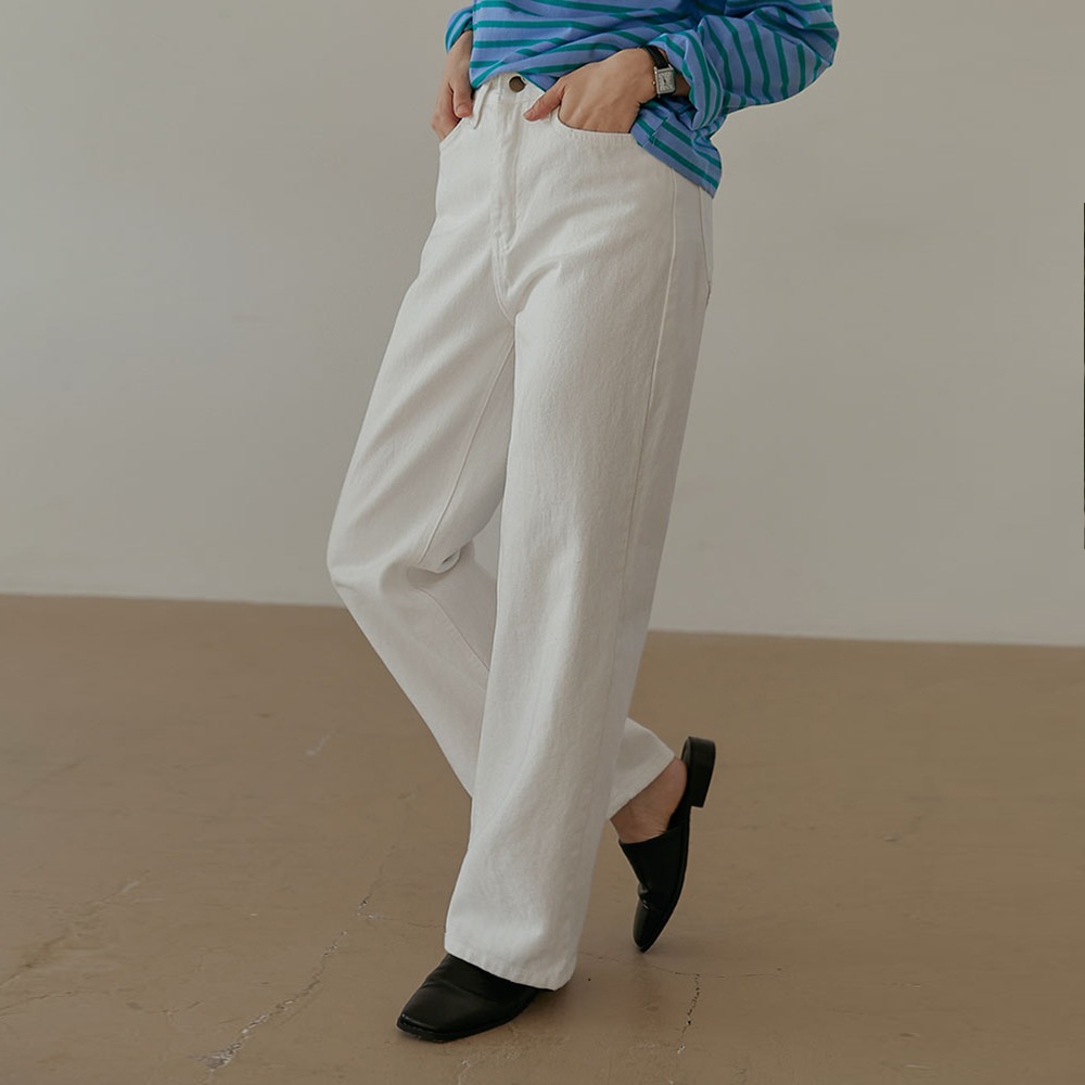 ストレートテーパードパンツ