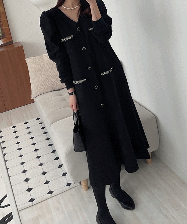 冬 Vネック ポイント 高級 ボタン フレア 年末 結婚式 両家顔合わせ ロング ワンピース