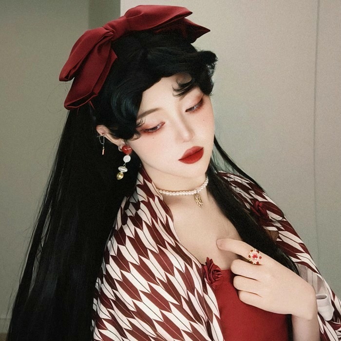 中世の貴族風 ストレート ブラック 黒髪 フルウィッグ かつら 女性 長髪 ロングウィッグ ロングヘア ロリータ lolita 前髪あり 自然 可愛い wig コスプレ 耐熱ウィッグ 小顔効果 コスチ