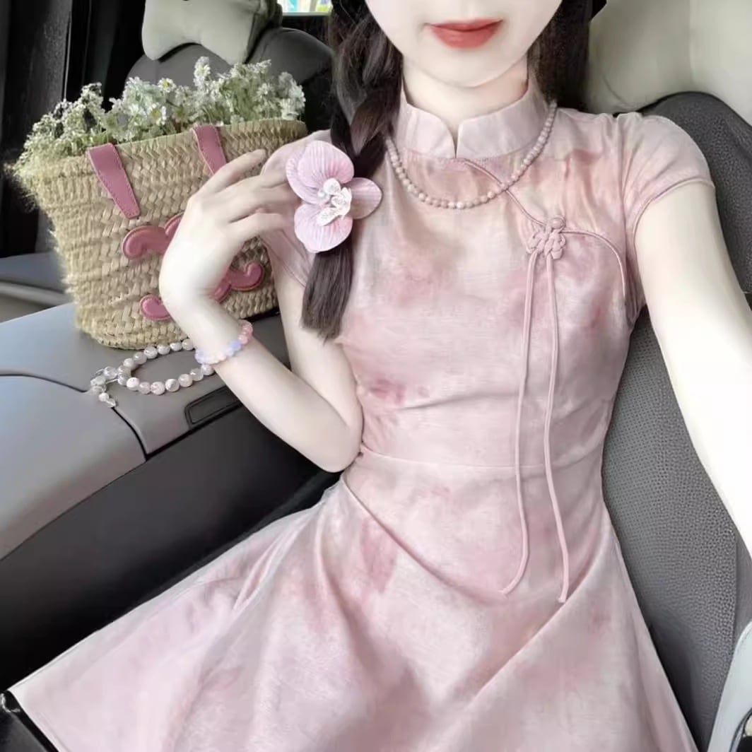 母の日のプレゼントワンピース小さな年齢を減らす新しい中国風改良チャイナドレススカート2025新しいハイエンド国民風バックルピンクドレス夏