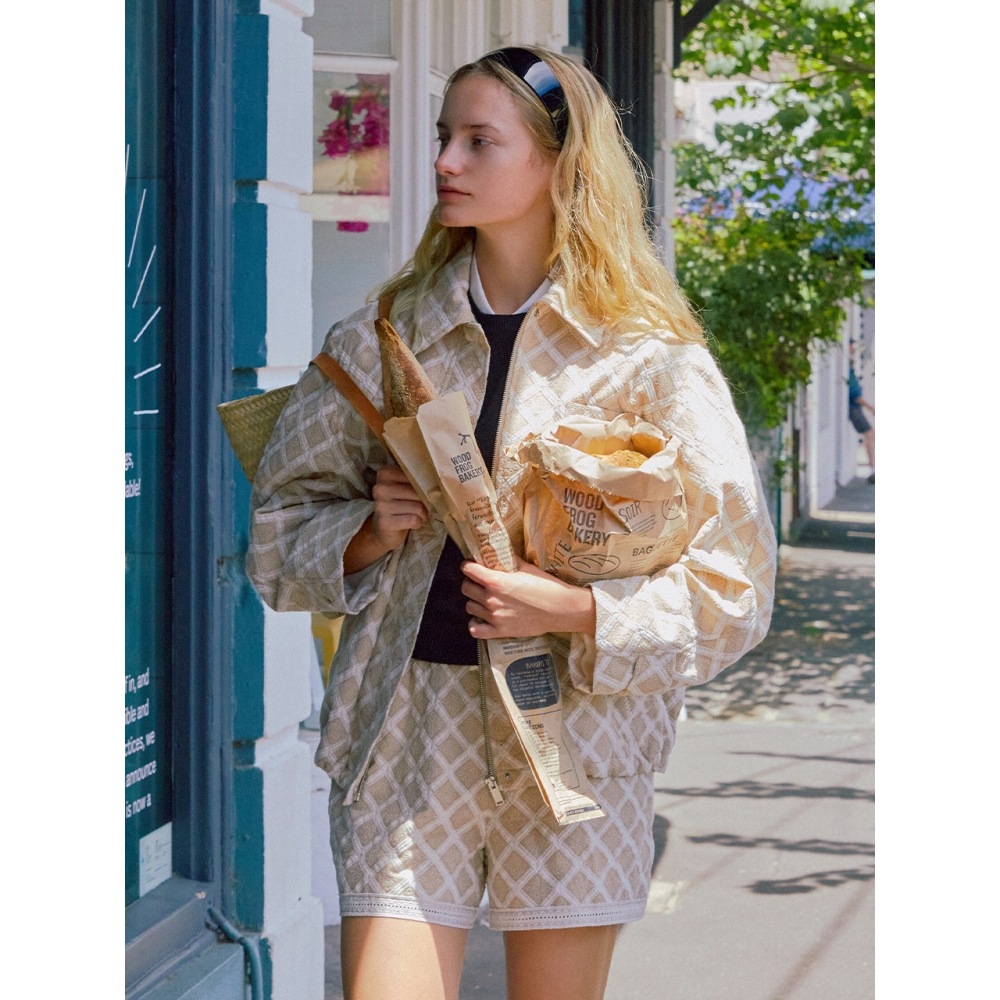 AND YOU Dovton ボリュームスリーブエンブロイダリージップアップジャケット+ ダラスレースディテールエンブロイダリーバンディングショーツ (ベージュライトブルー) 40,651円