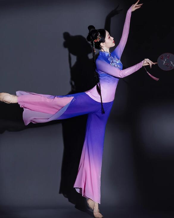 ダンスセット 社交ダンス 扇子の舞踏服 古典ダンス モダンダンス衣装 中指にかける 民族風ダンスセット 舞台演出服 合唱団 上着きれいな刺繍 大きいサイズ S M L XL 2XL 3XL 4XL