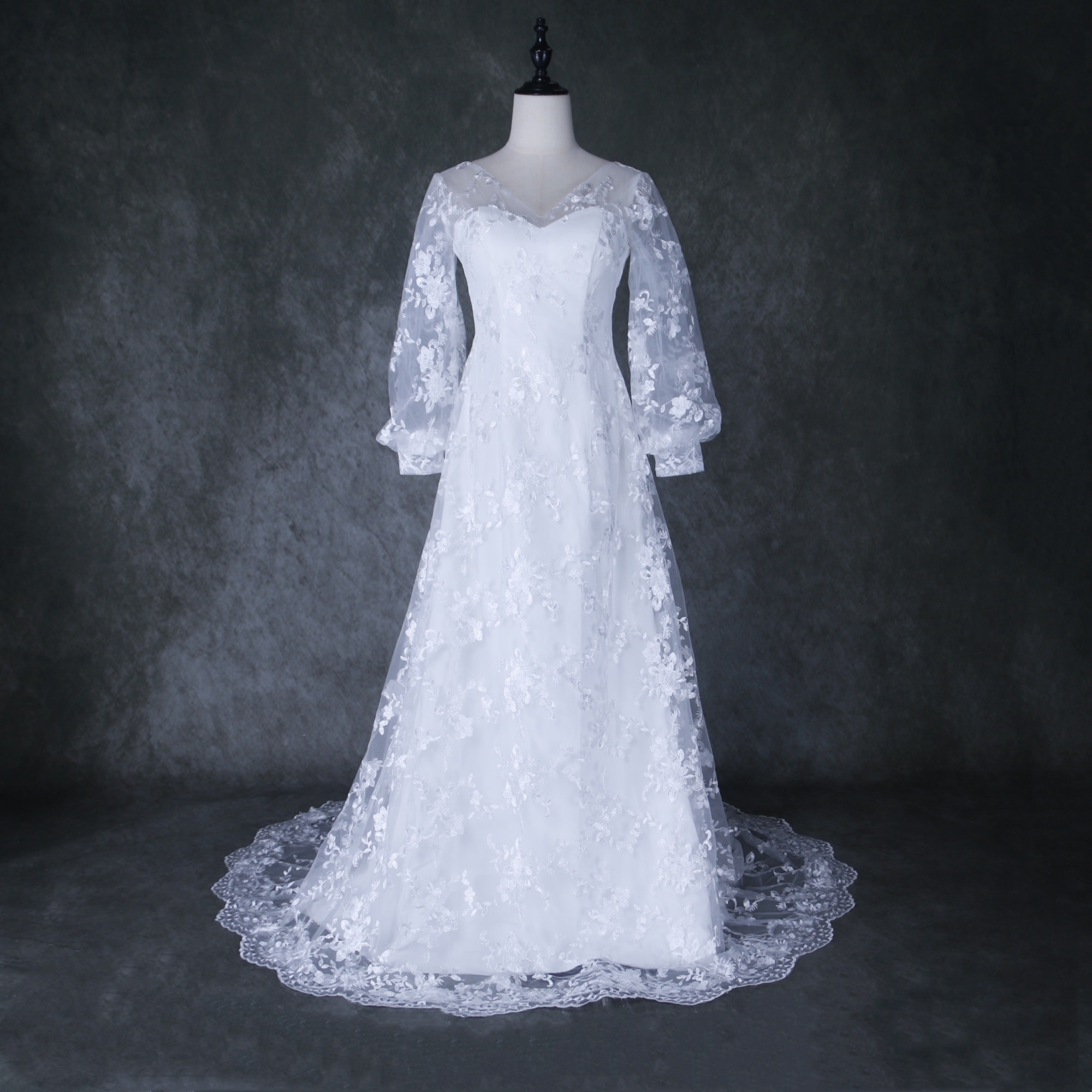 優雅なシルエット ホワイト ウエディングドレス Vネック 長袖 贅沢な総レース 結婚式/披露宴 21,293円