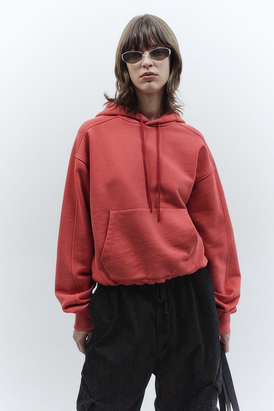 【INSILENCE】 SNOW WASHED CROP HOODIE : WASHED RED