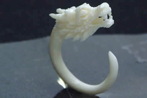 金属アレルギー対応 ドラゴンヘッドボーン ボディピアス 12G 8G 龍の頭 竜の顔 水牛の骨 白色 オーガニック 天然素材 フック テーパー 拡張 耳 ロブ バッファロー dhdbpxxxxxxxx 4,805円