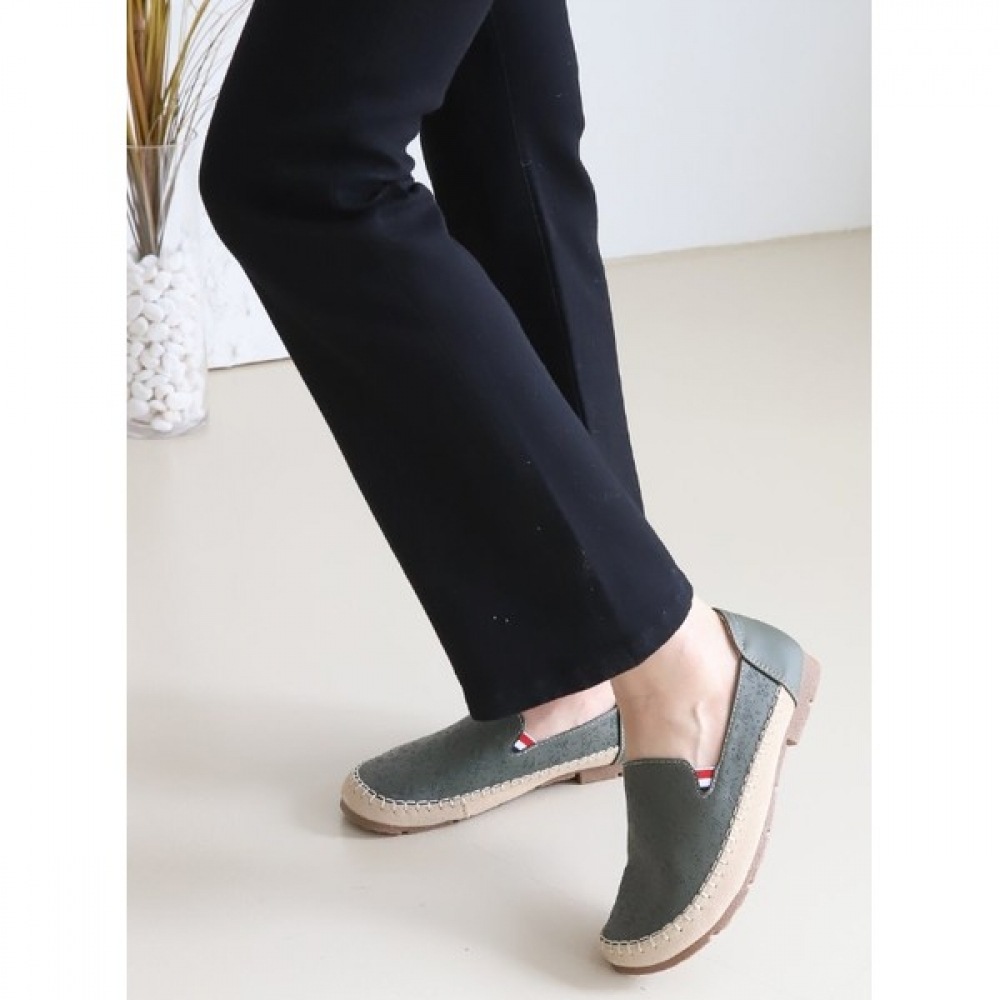 （ニナスパリ）フラワープリントラウンドレザーローファー