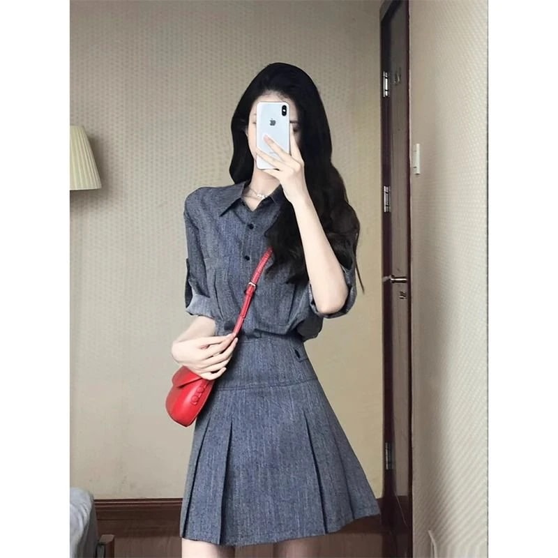 韓国 新しいスタイル セットアップ セットアップ スウェット ファッションスーツ ジャージ 夏 2025 ポロネック半袖シャツ セットアップ ハイウエスト細プリーツ半身スカート 5,231円