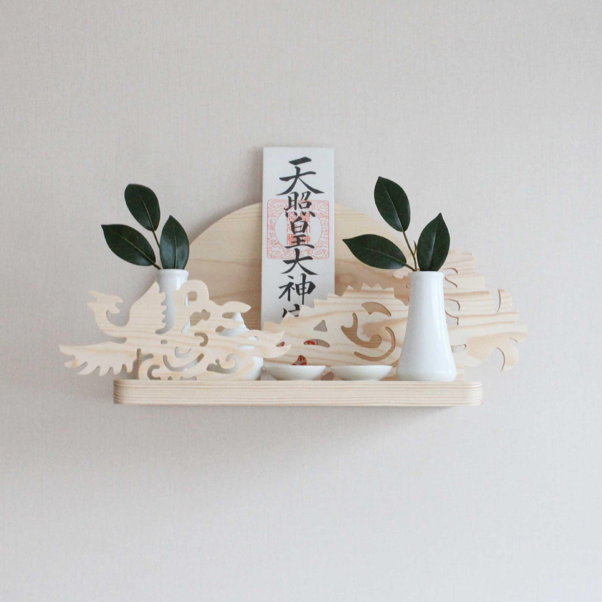 神棚 御札立て 壁掛け 陽 鳳凰 龍 祥雲 月 浮き彫り祖霊舎 一社 三社 神道 祭事 神様 神札 神具 …