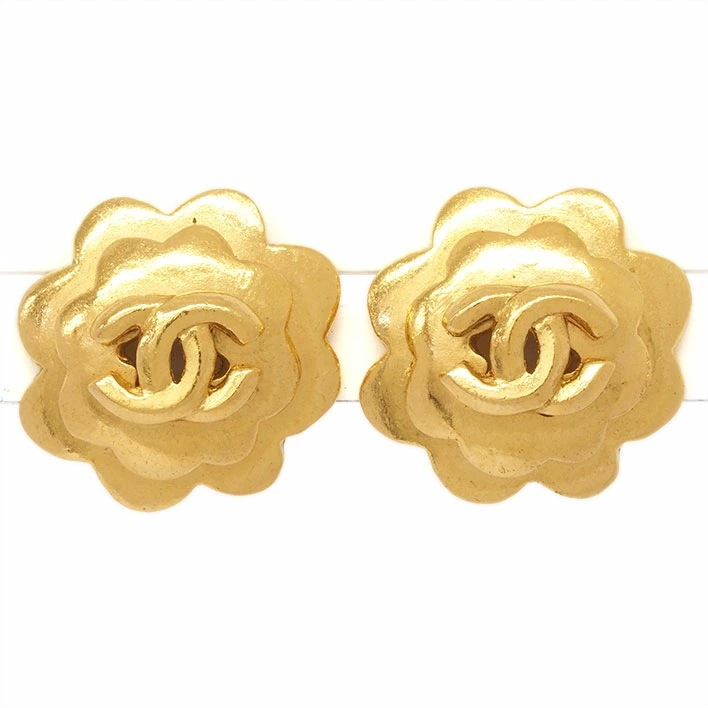 シャネル ココマーク レイヤーカメリアモチーフ クリップタイプ 【イヤリング】 47,880円