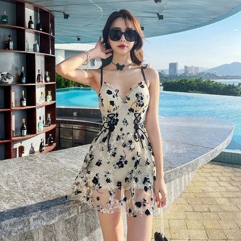 【即納】店舗お勧め!水着 激安水着 体型カバー 気沸騰水着 Swimwear レディース 半袖 2点セットリゾートダイビング写真日焼け止め長袖 韓国風ファッション