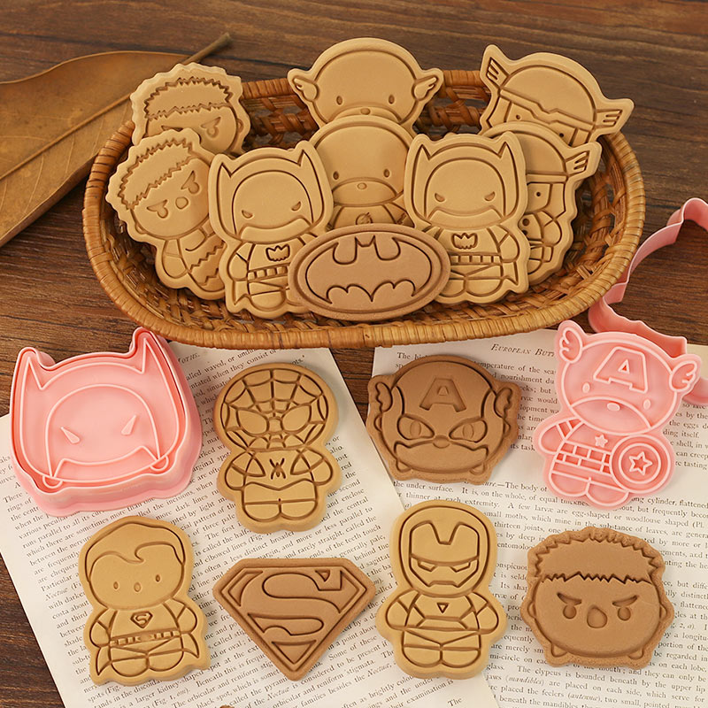 Qoo10] アイアンマン スパイダーマン クッキー型 : キッチン用品