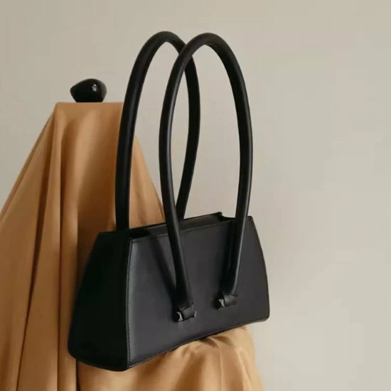 ハンドバッグ レディース バッグ 鞄 かばん 肩掛けバッグ コンパクトバッグ 黒 ブラック 小さめ カジュアル お出かけ おしゃれ きれいめ エレガント 大人っぽい 無地 シック シンプル 女性