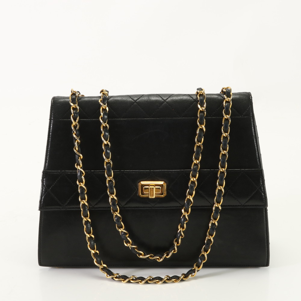 美品 シリアルシール付 マトラッセ レザー チェーン 2WAY ショルダーバッグ 斜め掛け ハンド トート ブラック 黒 レディース EEM AH3-8 中古