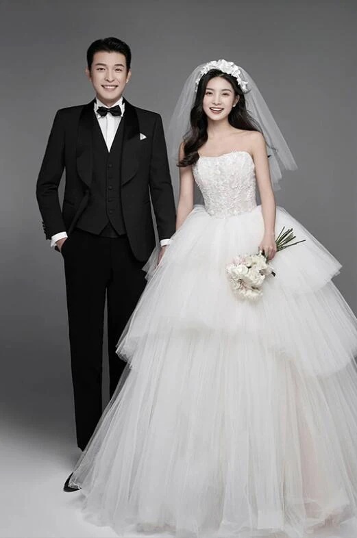 即納 ウェディングドレス きれいめ フォトウェディング撮影 結婚式ドレス 多重チュール 高級感 可愛い お姫様 花嫁ドレス パーティードレス 成人式ドレス カラードレス コンサート オフショルダー 前
