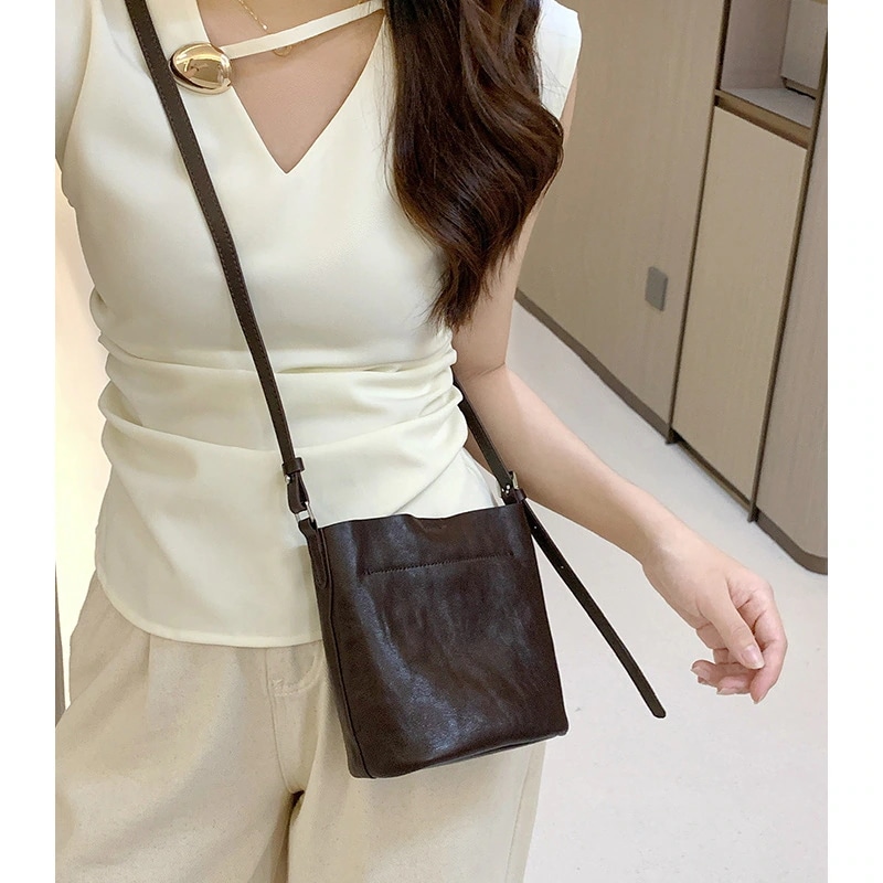牛革斜め掛けバケツバッグ女性25新型感レトロトートバッグ本革ショルダーバッグ