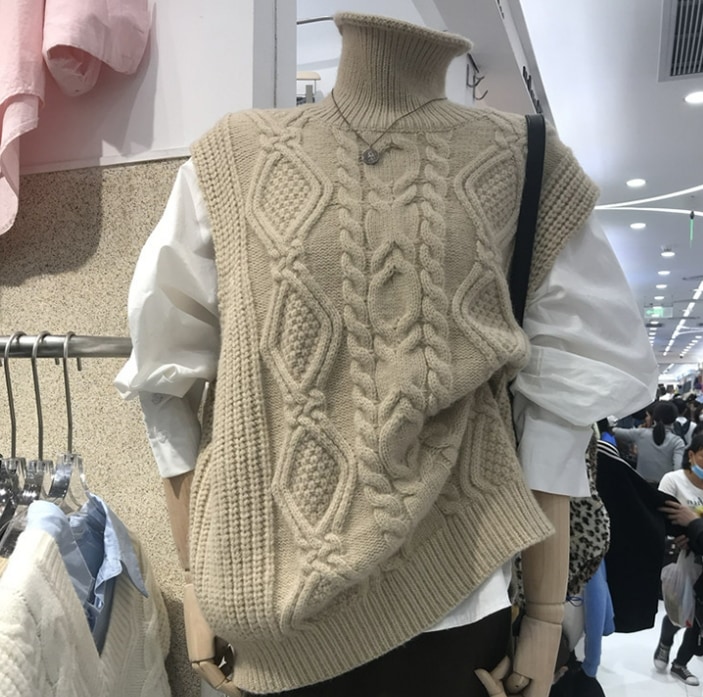 ニットベスト ゆったり タートルネック 冬コーデ モコモコ ニットソー セーター ミディアム丈 袖なし ハイネック ストレート ワイド もこもこ ふわふわ ケーブルニット 編み込み 伸縮性 ニット 5,681円