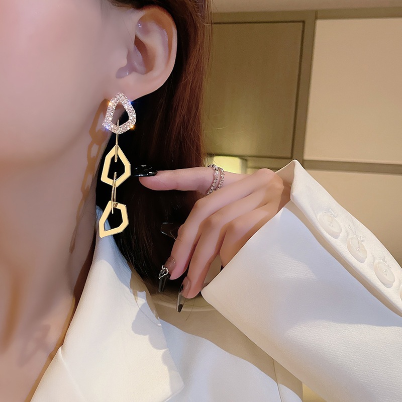 大流行中！ 気質スタッドピアス女性の韓国ファッションロング幾何学デザインイヤリング 返品交換不可
