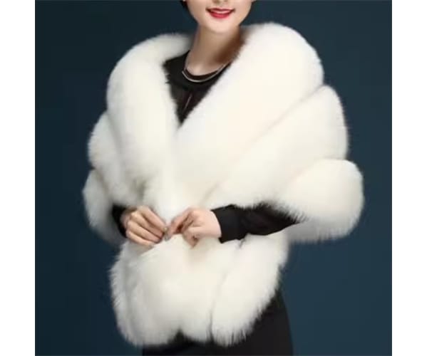 ファッション小物 ケープ レディース ショール ファー 厚手 毛皮 かわいい 大人可愛い きれいめ 上品 おしゃれ かっこいい こなれ感 個性的 クール エレガント 存在感 ラグジュアリー 豪華