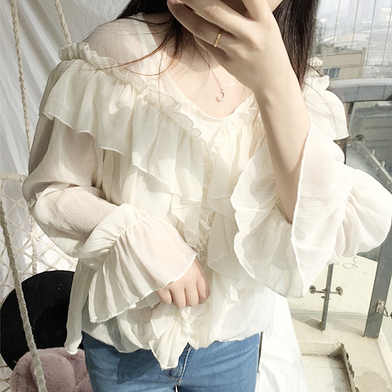 フリルブラウス トップス シャツ ブラウス 袖あり 長袖 Vネック フリル かわいい 大人可愛い きれいめ シンプル カジュアル 大人 上品 おしゃれ お洒落 大人可愛い 大人女子 こなれ感 ラブリー