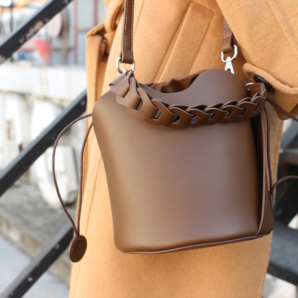 キルティングバッグ 入学シーズン 入社し通勤OL バケツバッグ トートバック ホーボーバッグ 肩掛け ショルダーバッグ 水筒ポーチ 大容量 防水 新作 リュック 手提げバッグ ミニバッグ 気質 おしゃ