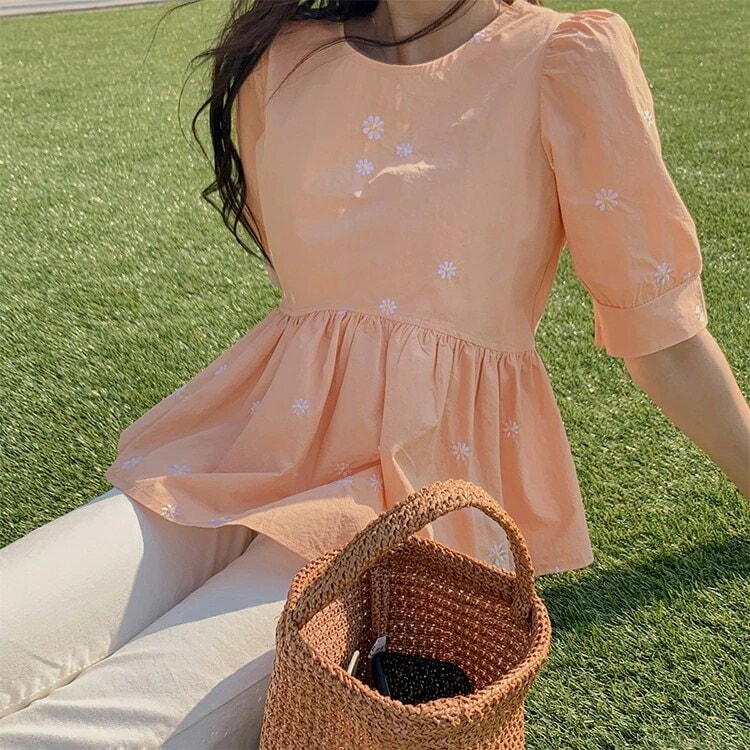 ブラウス レディース 花柄 刺繍 ひまわり トップス ペプラム 5分袖 パフスリーブ ピンク