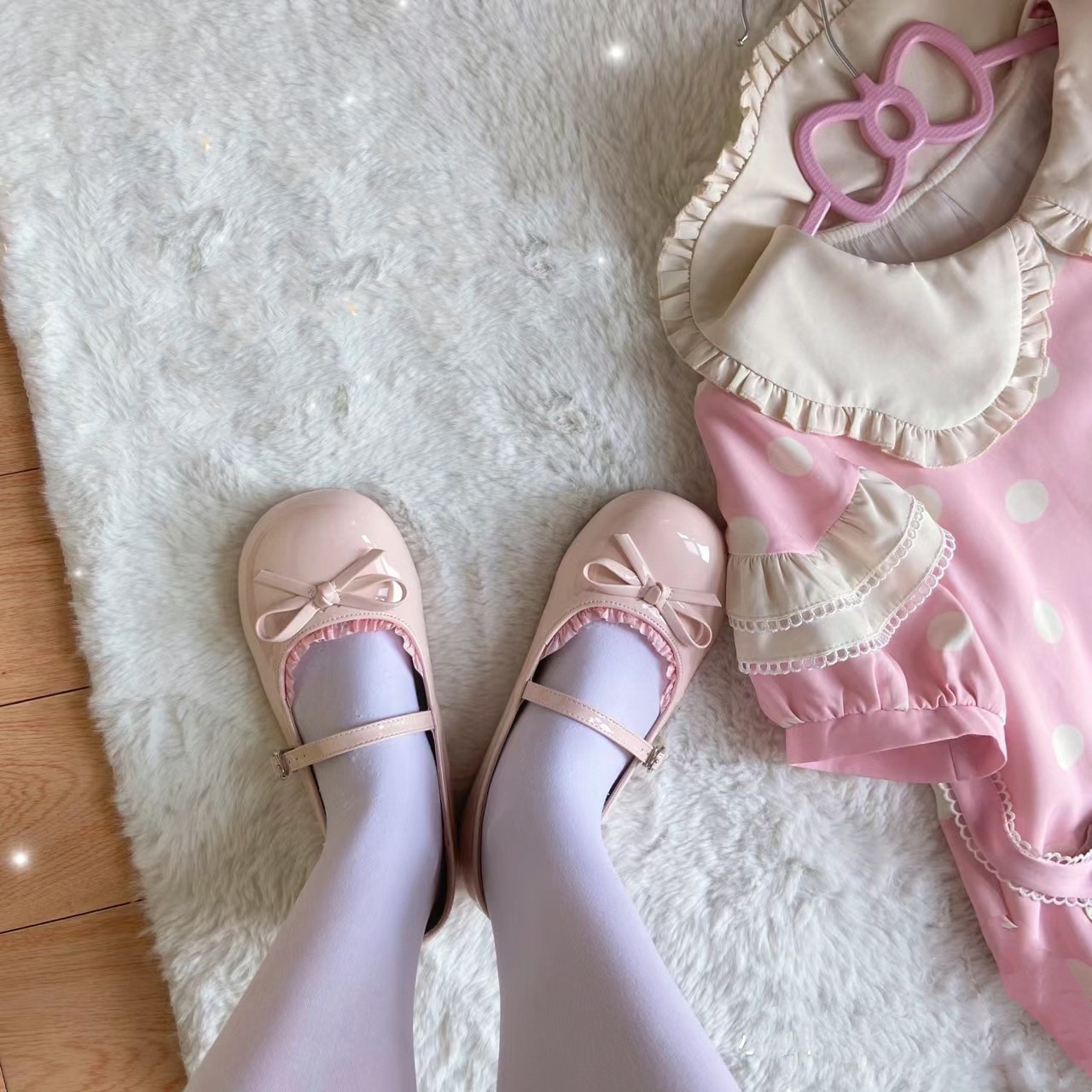 ロリータかわいい夏靴はかわいいフラットシューズ丸い頭蝶結び柔らかい底靴を合わせています