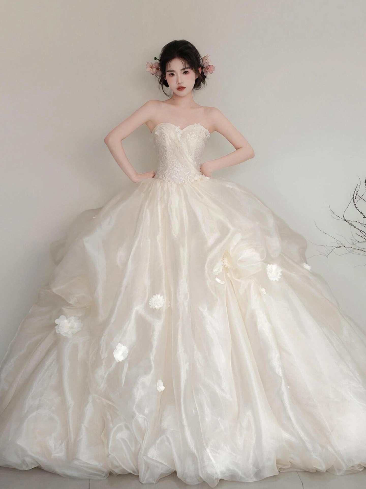 軽いウェディングドレス2025花嫁女性プチメインヤーンチューブトップ高品質の質感シンプルで軽い外出ヤーン
