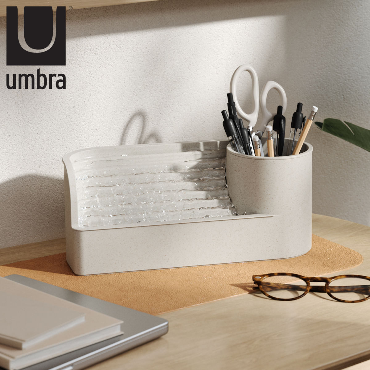 プランター Umbra ストリーム ウォーターファウンテン サンド 花台 卓上 癒し 加湿器 小物入れ 噴水 水 流れる 小川 ペンスタンド おしゃれ インテリア USB接続 室内