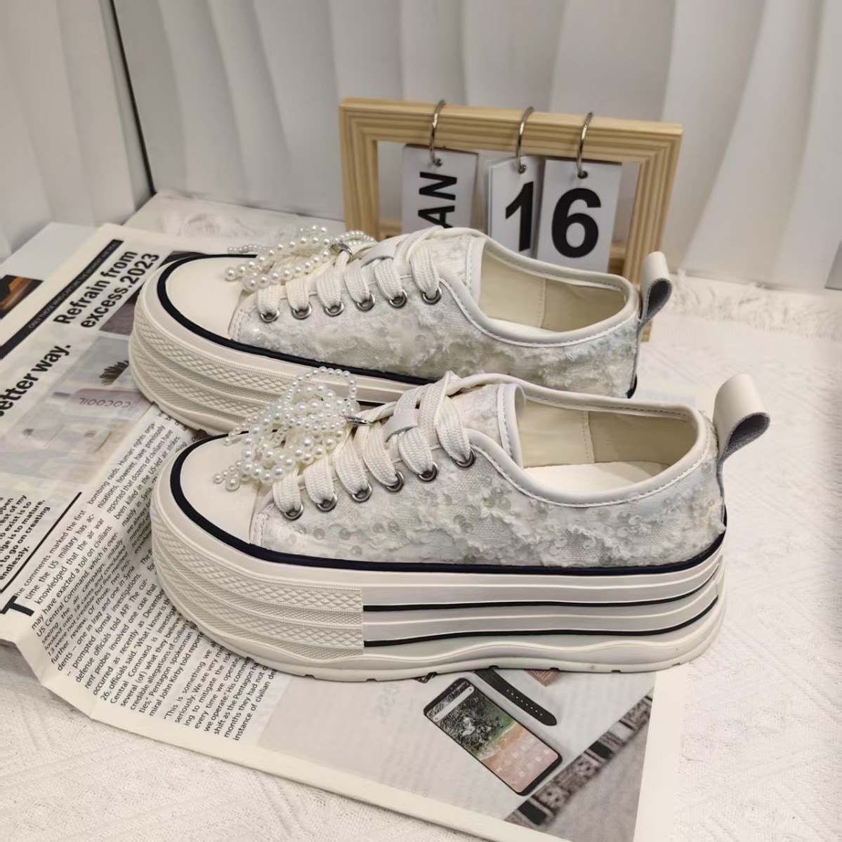 2025年春の新ファッションブランドins高まる厚底パール小板靴夏流行人履きシングルシューズ韓国版