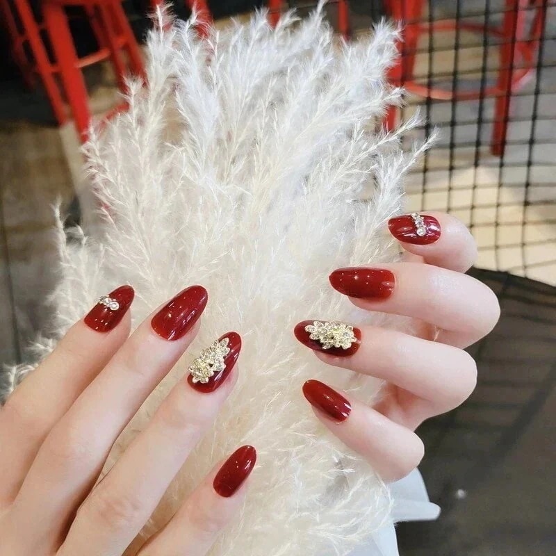 【1つ買うと12つ無料】A123花が咲くリッチワインレッドロングダイヤモンドデコレーションホワイトブライダルネイル写真持続取88