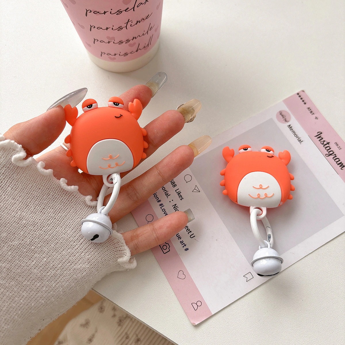 【200点セット】【送料無料】キャラクターカニの赤ちゃん追跡器保護カバーアップルAirTagロケータワイヤー紛失防止キーホルダー適用