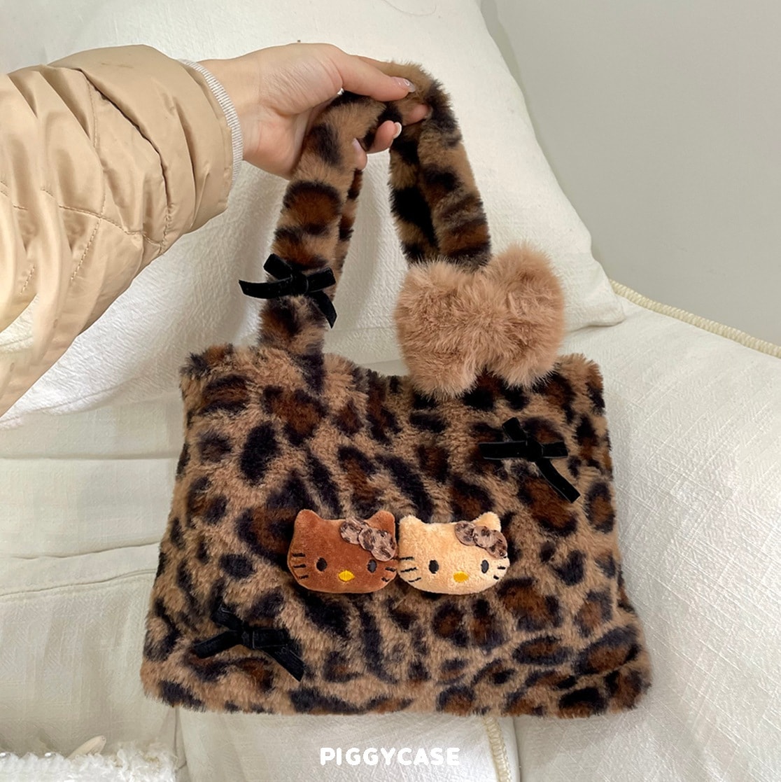 Qoo10] ぬいぐるみヒョウ柄キティちゃんハンドバッ : バッグ・雑貨