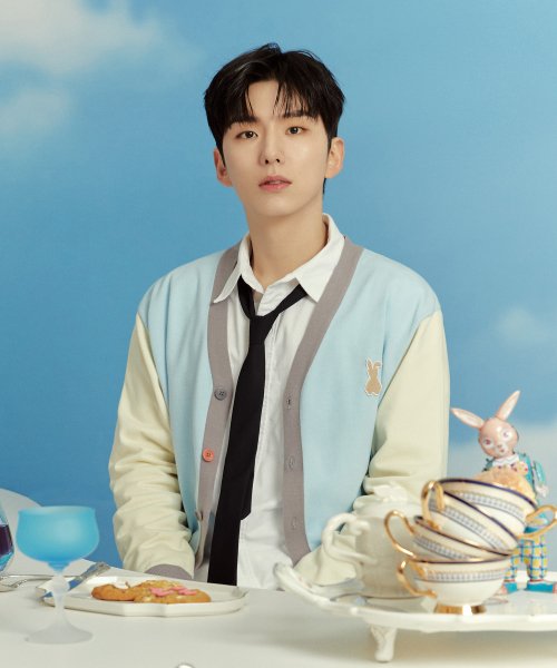 [ AQOstudiospace][モンスターX キヒョン PICK]バニーベア配色カーディガン(AQ23AMCD02SK)