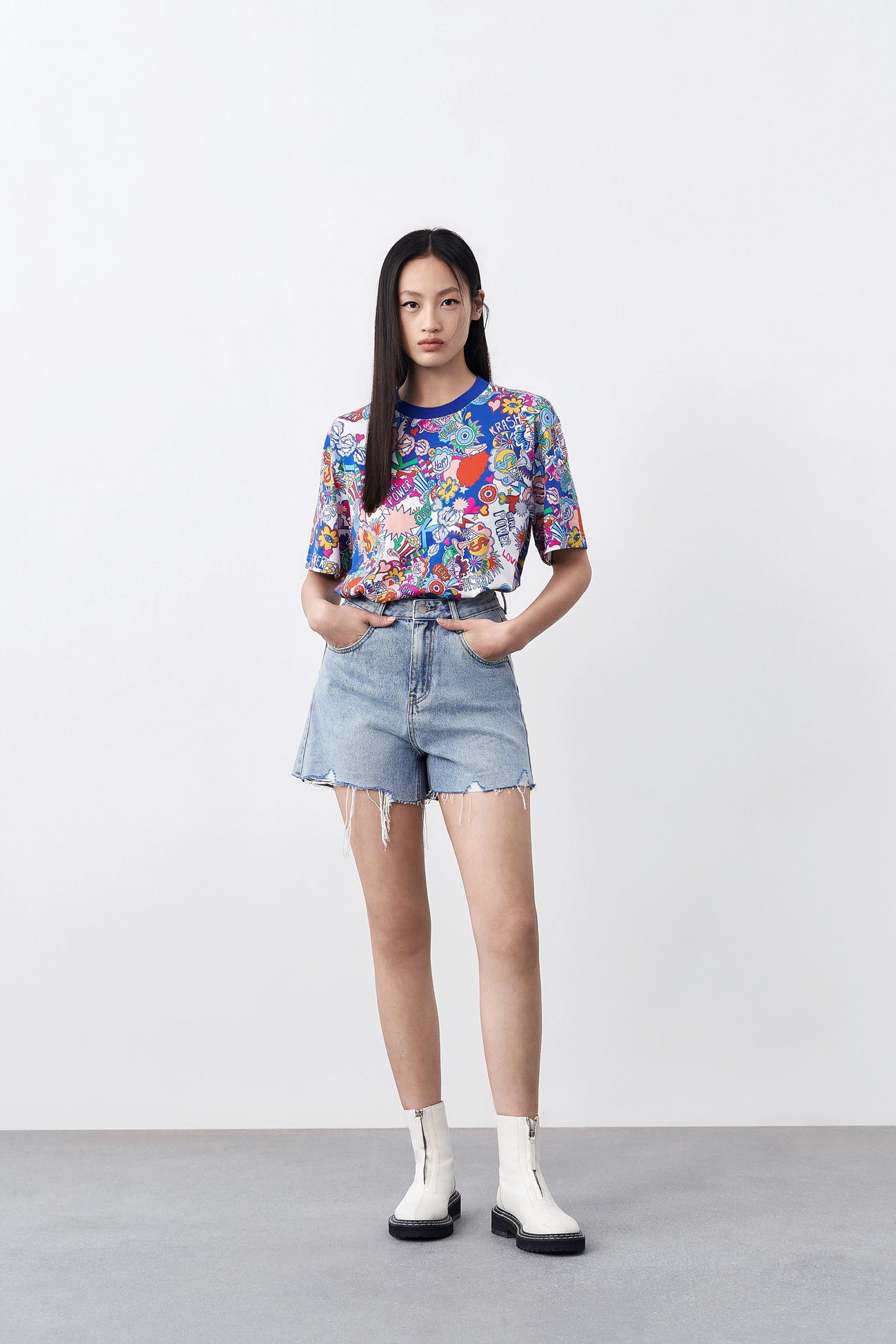 春 夏 婦人服 欧米ストリート風 ステッカープリント 半袖Tシャツ 個性的 ユニークなデザイン カラフル S M L トップス Tシャツ シャツ 袖あり 半袖 かわいい 大人可愛い きれいめ シンプル