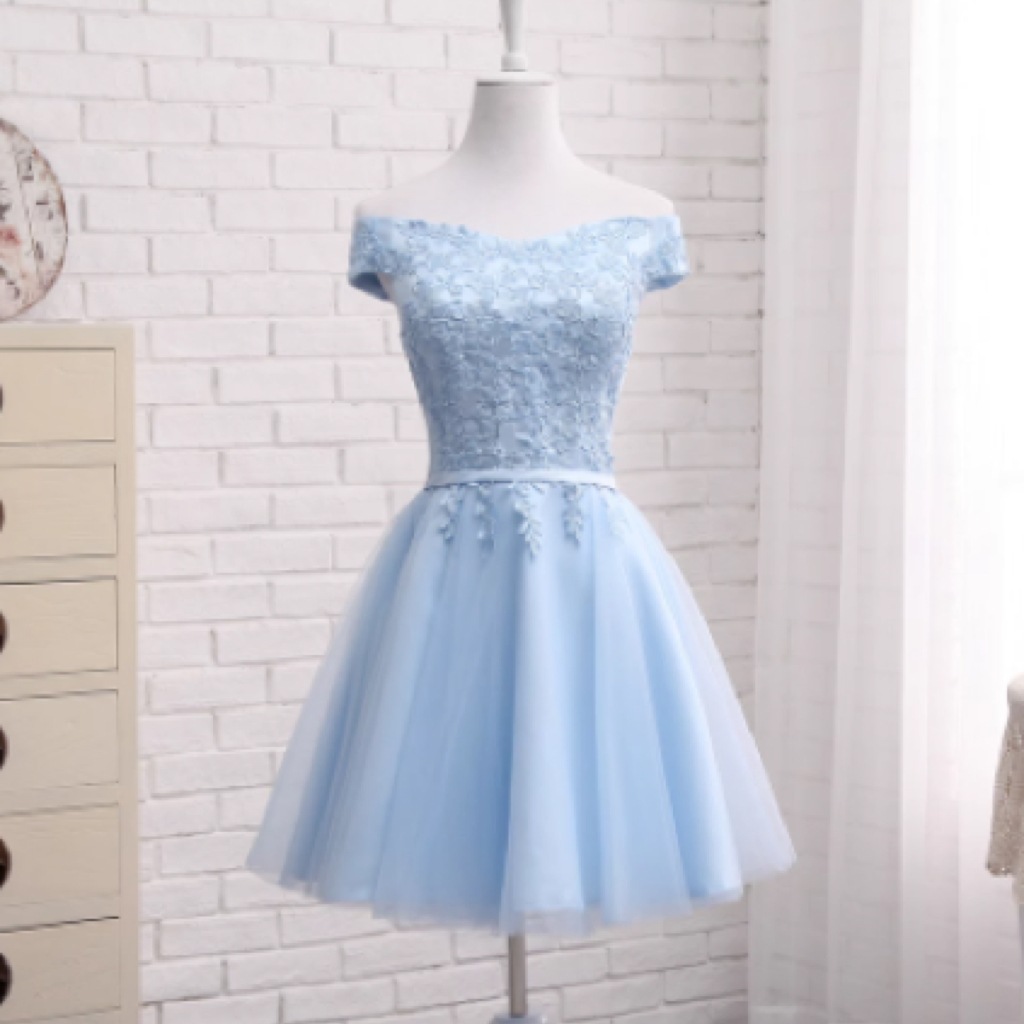 レディース ワンピース ドレス ショート 膝上 オフショルダー 襟なし 細身 フェミニン 刺繍 リボン ウエストマーク 切り替えデザイン かわいい 上品 おしゃれ ガーリー 個性的 フォーマル