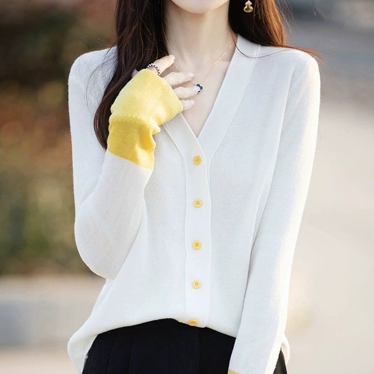 トップス カーディガン 長袖 深Vネック 前開き ボタン ミディアム丈 かわいい 大人可愛い きれいめ シンプル 上品 おしゃれ かっこいい カジュアル こなれ感 個性的 主役級 存在感 抜け感 秋
